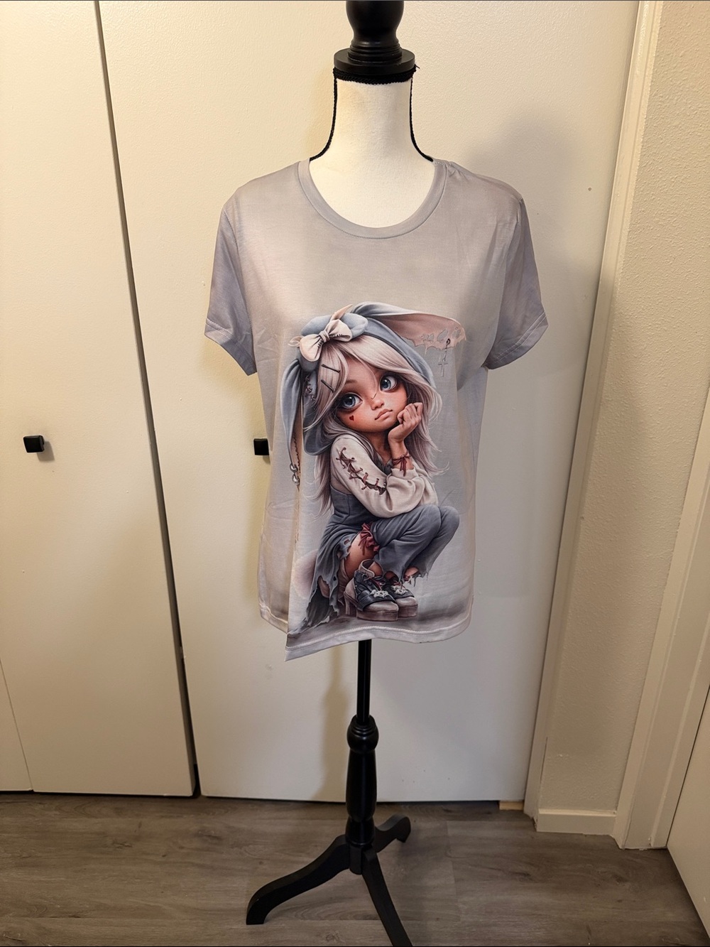Light Gray Graphic Tee with Cute Bunny Girl Illustration